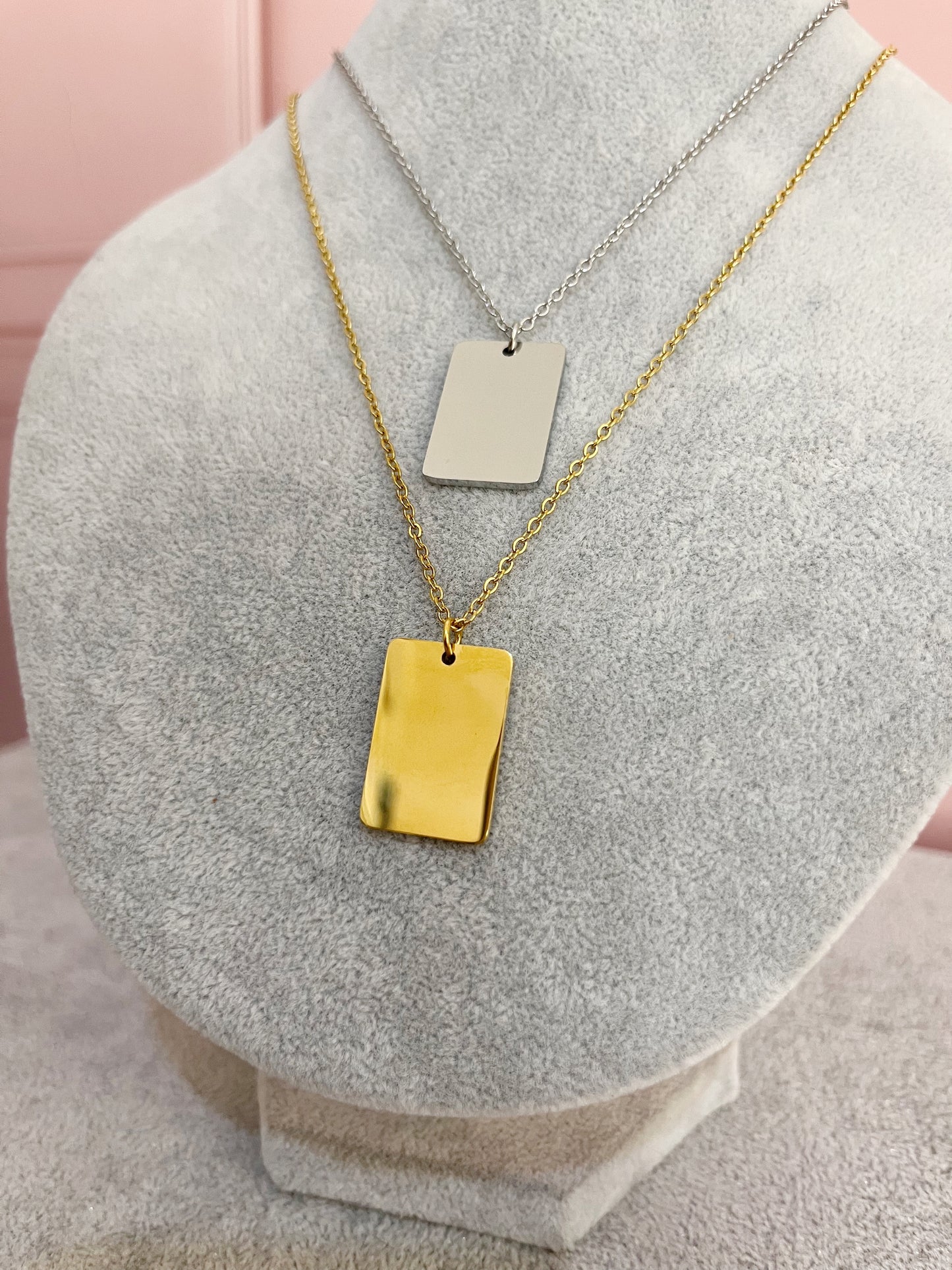 Collar placa cuadro