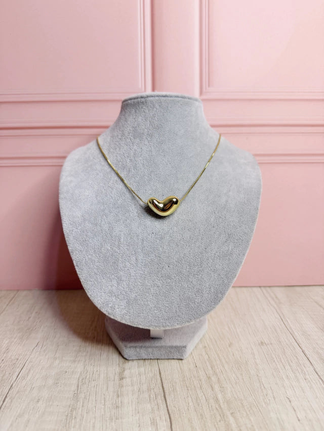 Collar corazón puff