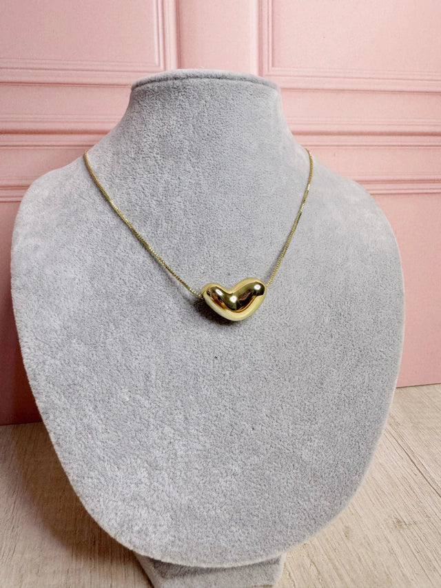 Collar corazón puff